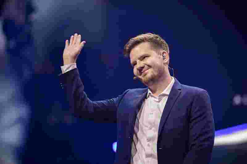 丛林区域完全爆炸了！ Canyon 的Nidalee连续赢得两个MVP，并且GEN先取得了赛点。